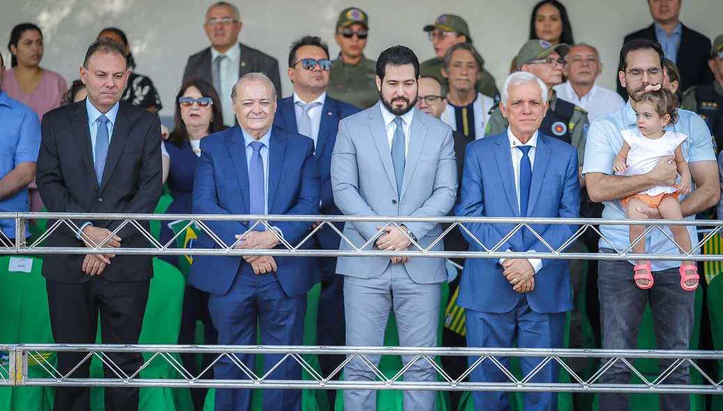 Autoridades políticas compareceram ao desfile