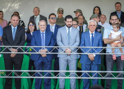 Autoridades políticas compareceram ao desfile