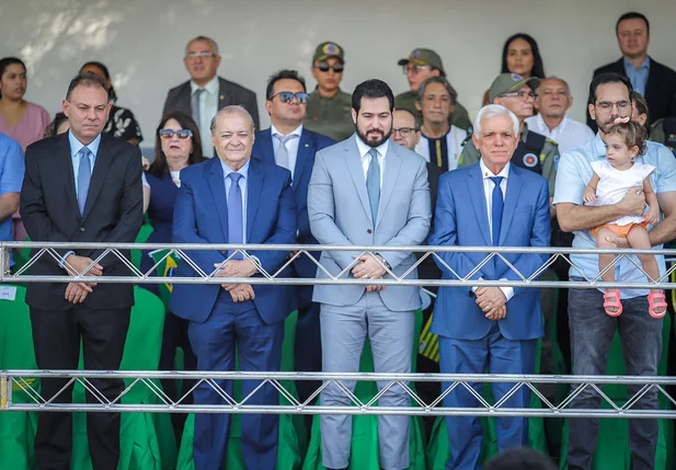 Autoridades políticas compareceram ao desfile