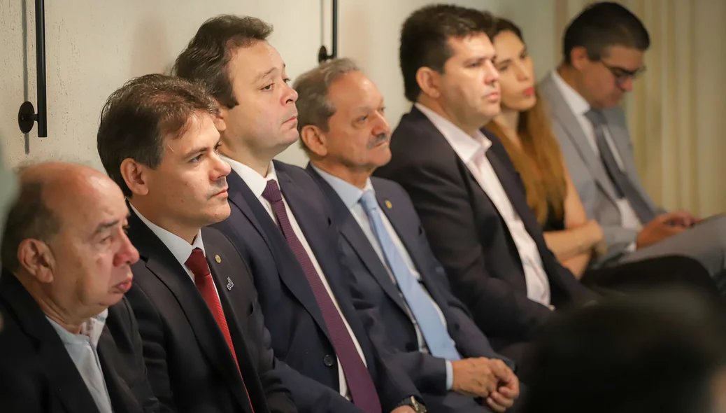 Autoridades presentes na solenidade de lançamento do I Prêmio de Comunicação da Alepi