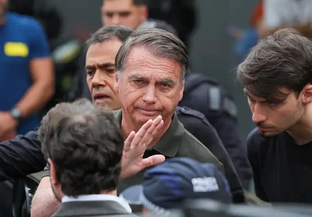 Bolsonaro na saída do hospital DF Star
