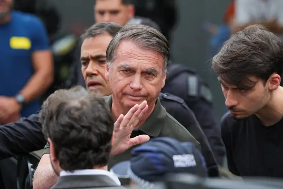 Bolsonaro na saída do hospital DF Star