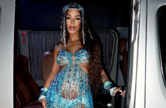 Bruna Gonçalves pronta pro ensaio técnico da Beijar-flor