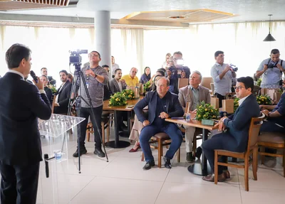 Café da manhã com jornalistas no lounge da Alepi