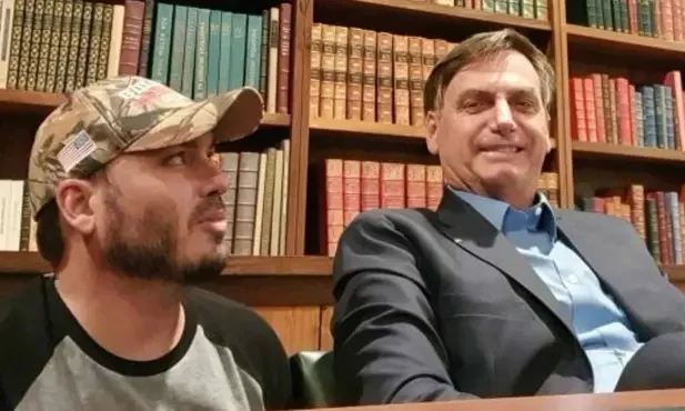 Carlos Bolsonaro e o pai