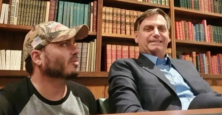 Carlos Bolsonaro e o pai