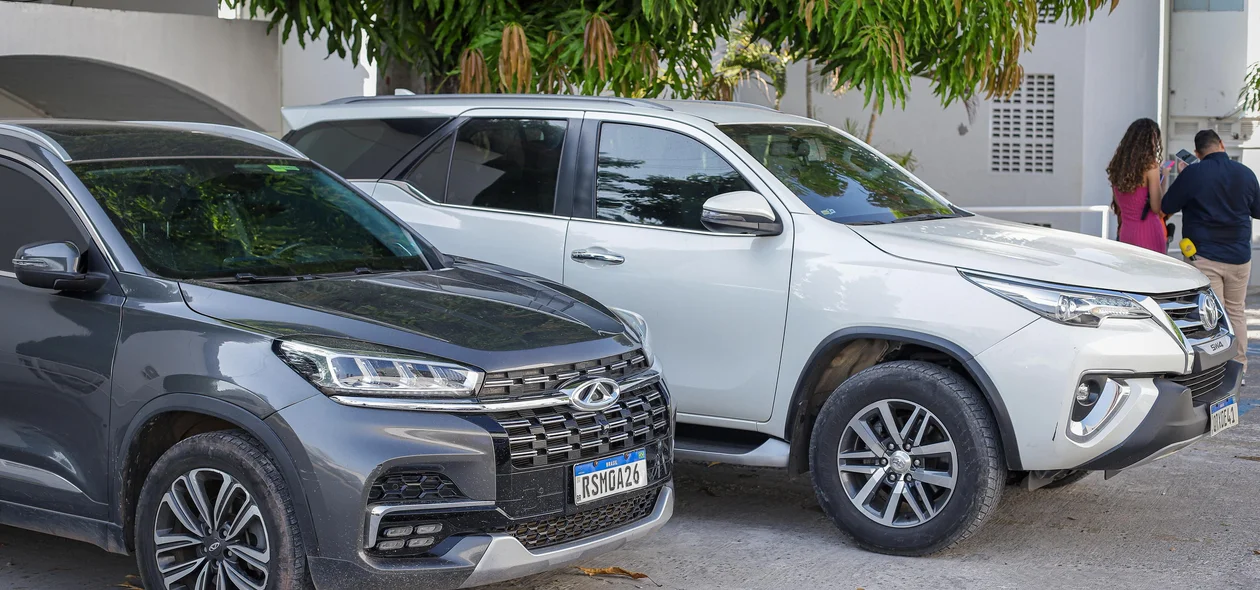 Carros apreendidos na operação