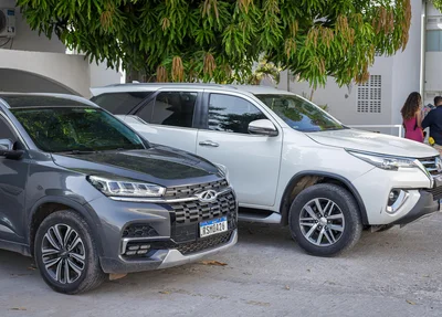 Carros apreendidos na operação