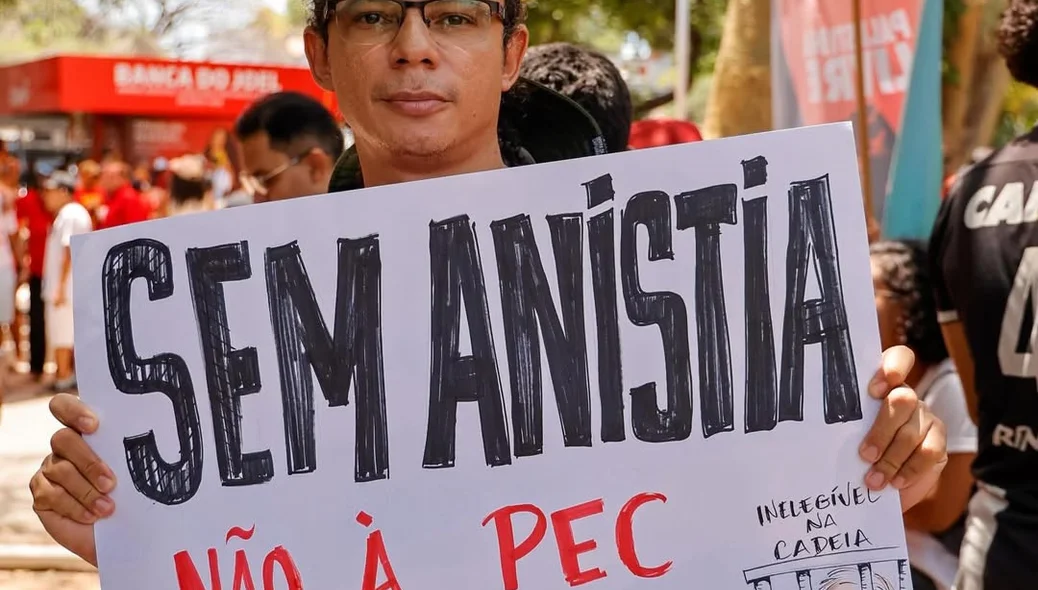 Cartaz contra anistia e contra PEC