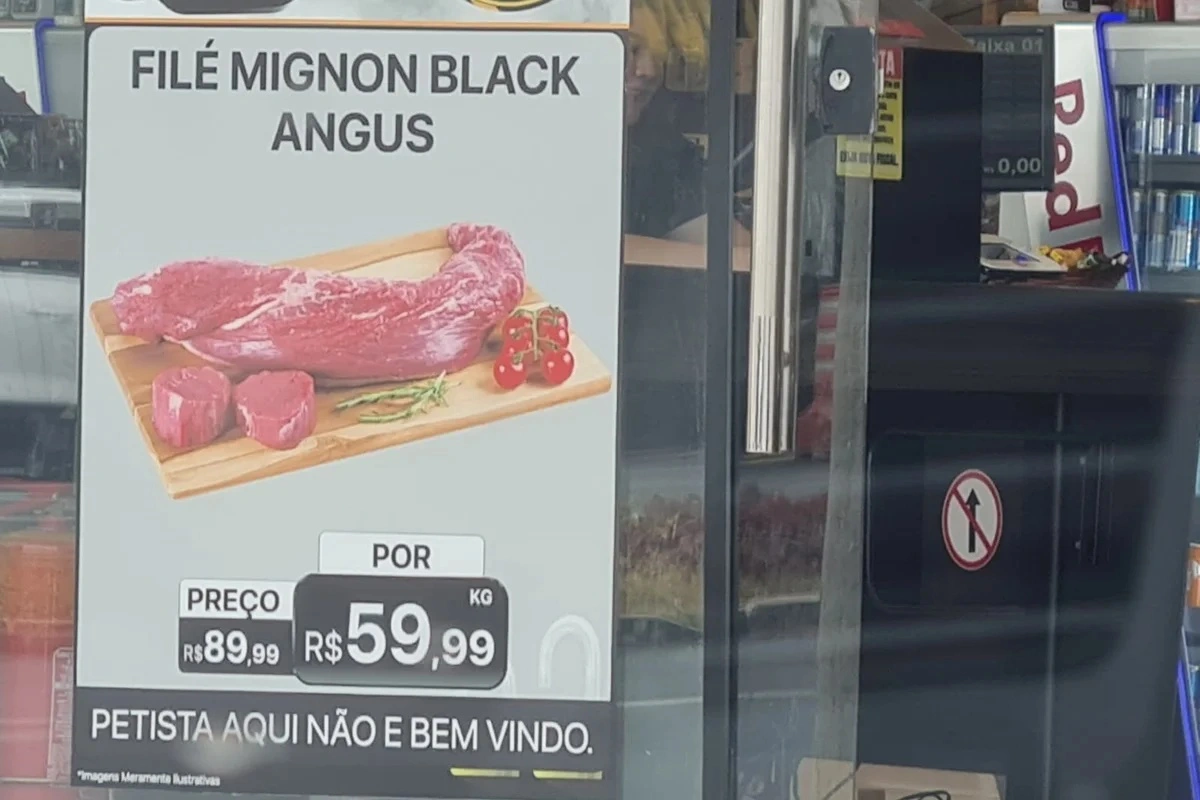 Cartaz na porta de frigorífico em Goiânia