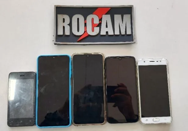 Celulares apreendidos com suspeito no Centro de Teresina