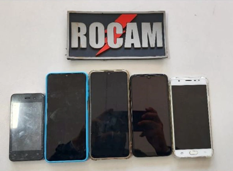 Celulares apreendidos com suspeito no Centro de Teresina