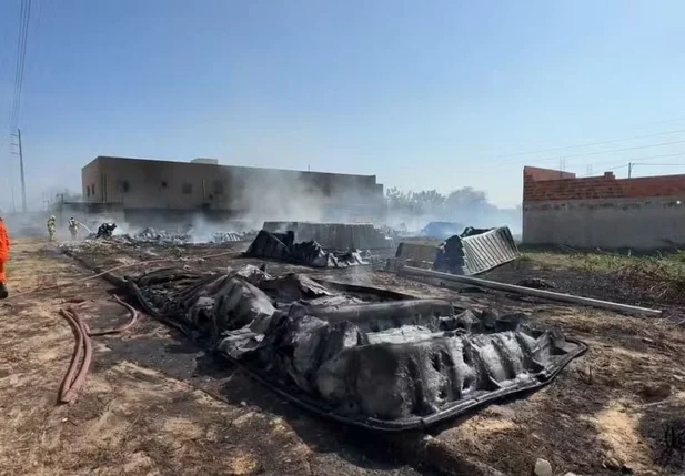 Chamas destruíram piscinas