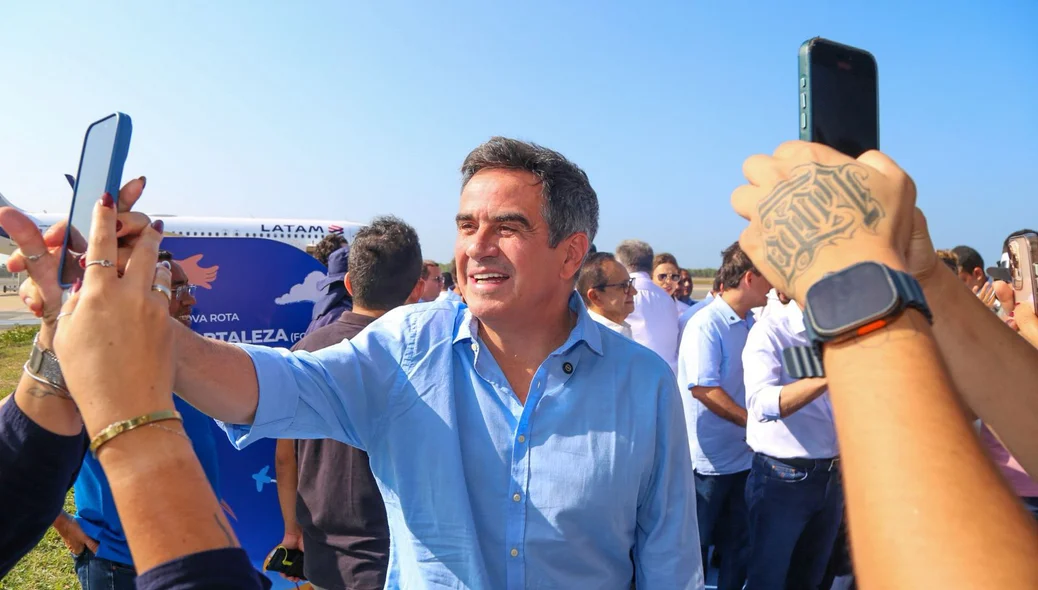 Ciro esteve no voo inaugural da companhia aérea Latam, que partiu de Fortaleza (CE) a Parnaíba (PI)