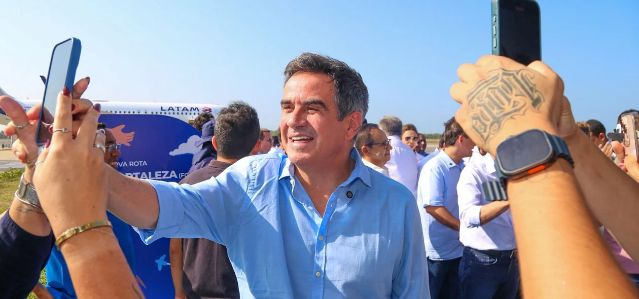 Ciro esteve no voo inaugural da companhia aérea Latam, que partiu de Fortaleza (CE) a Parnaíba (PI)
