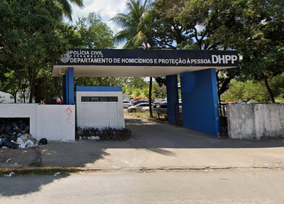 Criança morre e corpo é deixado 24 horas no sofá de casa em Pernambuco