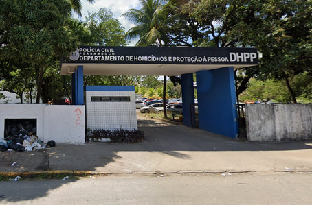 Criança morre e corpo é deixado 24 horas no sofá de casa em Pernambuco