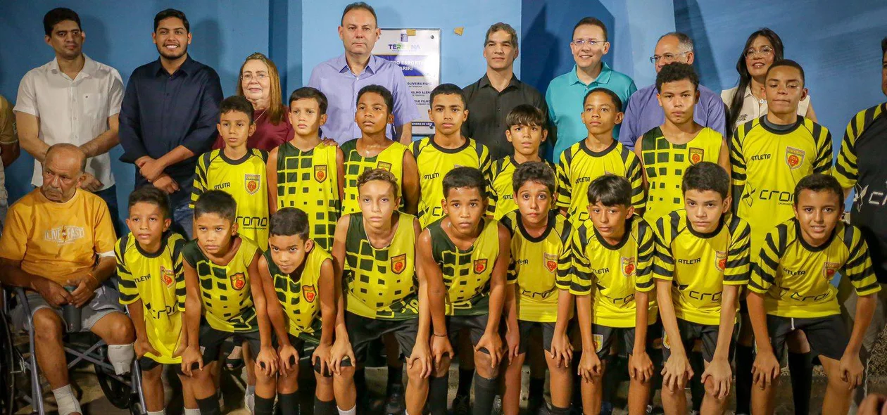 Crianças que particam esportes no Bariri