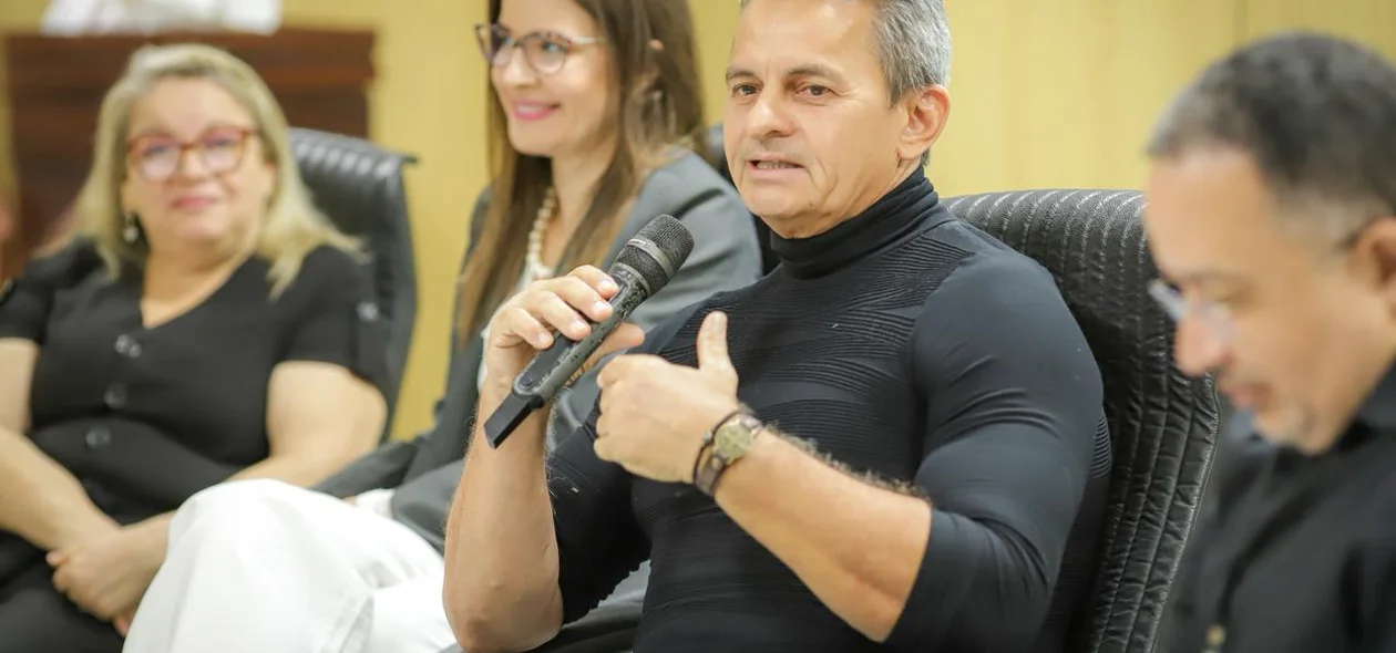 Demóstenes em roda de conversa e oficina sobre saúde cardiovascular