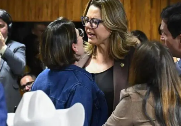 Deputada Coronel Fernanda e senadora Leila batem boca durante a CPMI do INSS