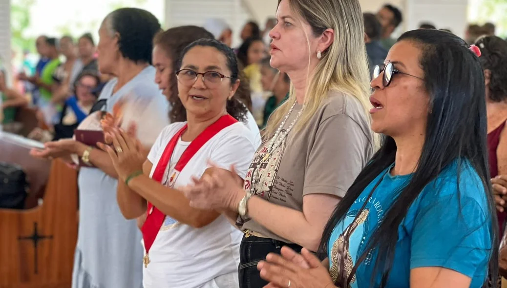 Deputada Gracinha Mão Santa recebe a hóstia