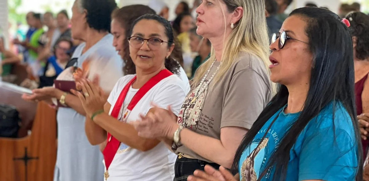 Deputada Gracinha Mão Santa recebe a hóstia
