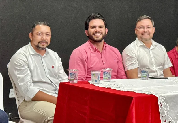 Deputado Dr. Marcus Vinícius eo lado do deputado Fábio Novo