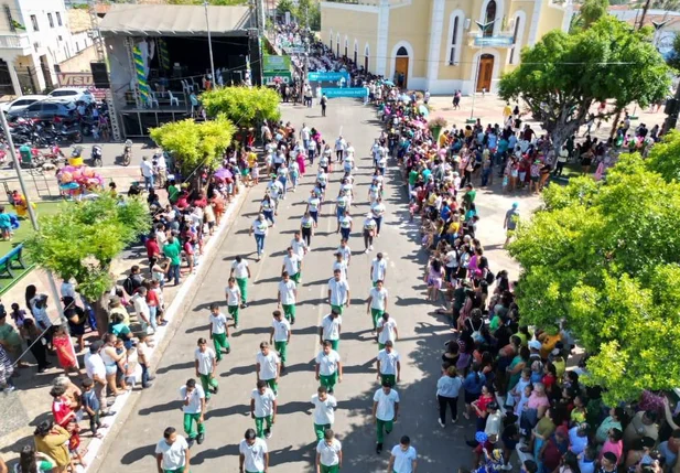Desfile cívico em Esperantina