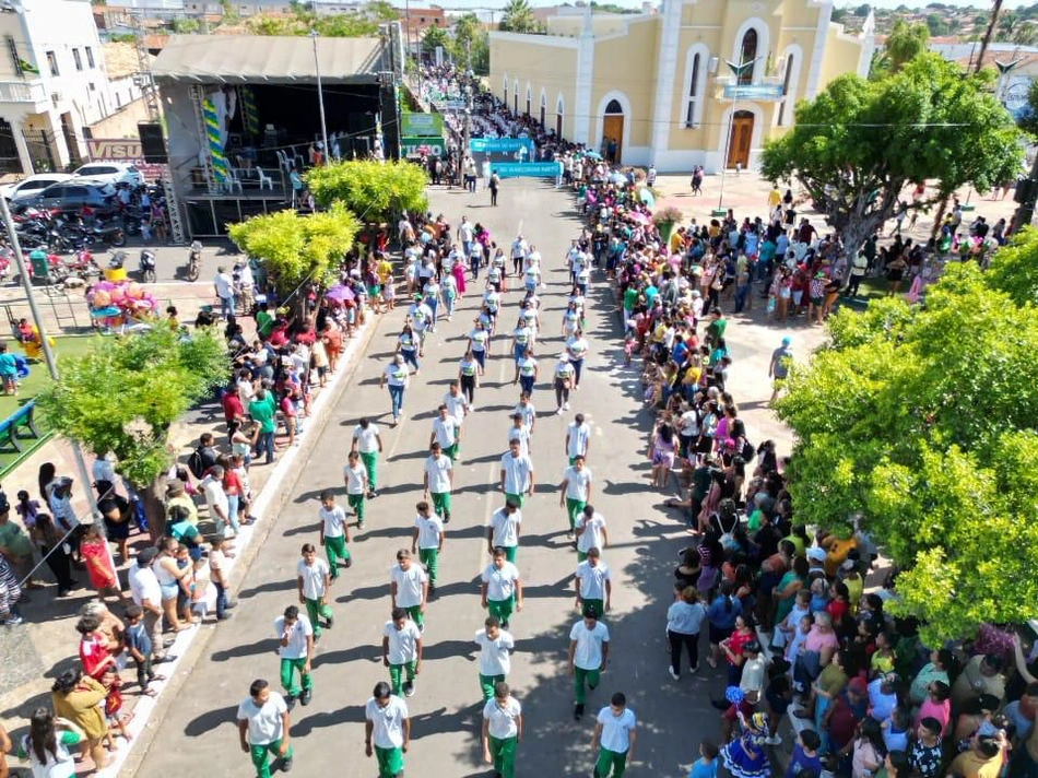 Desfile cívico em Esperantina
