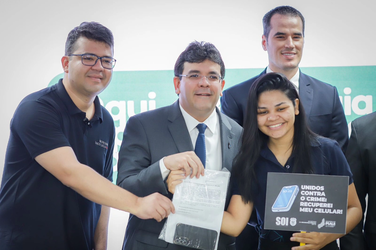 Devolução de aparelhos celulares recuperados pela polícia do Piauí