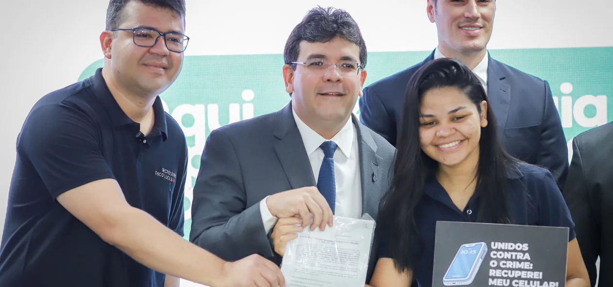 Devolução de aparelhos celulares recuperados pela polícia do Piauí