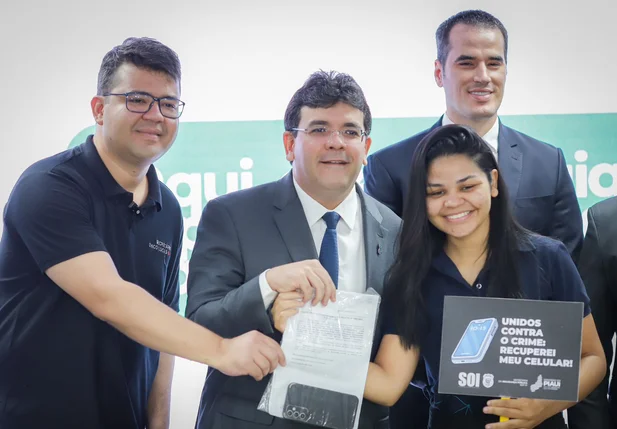 Devolução de aparelhos celulares recuperados pela polícia do Piauí