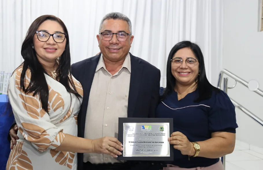 Dr. João Cabral recebe título de cidadania das mãos da prefeita Gerlane Cabral