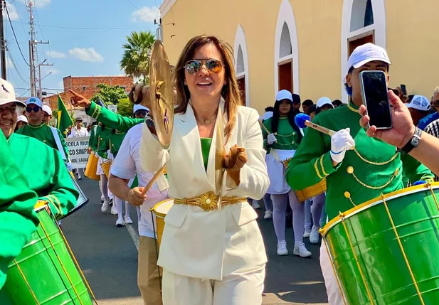 Esperantina realiza desfile cívico em comemoração ao 7 de Setembro