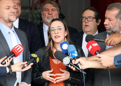 Estados Unidos revogam visto da presidente nacional do PSOL