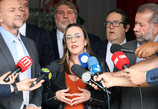 Estados Unidos revogam visto da presidente nacional do PSOL