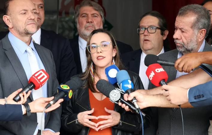 Estados Unidos revogam visto da presidente nacional do PSOL