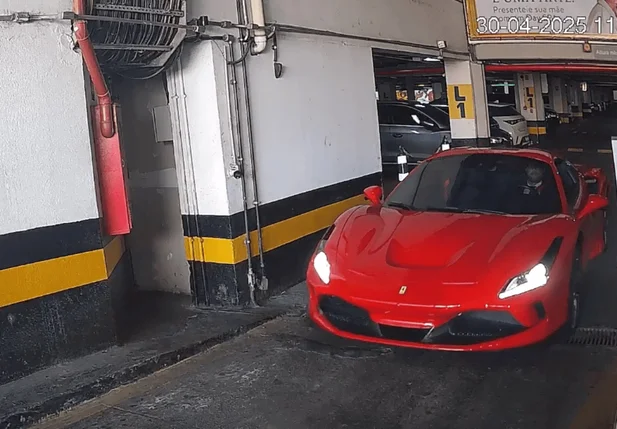 Ferrari estava escondida em shopping