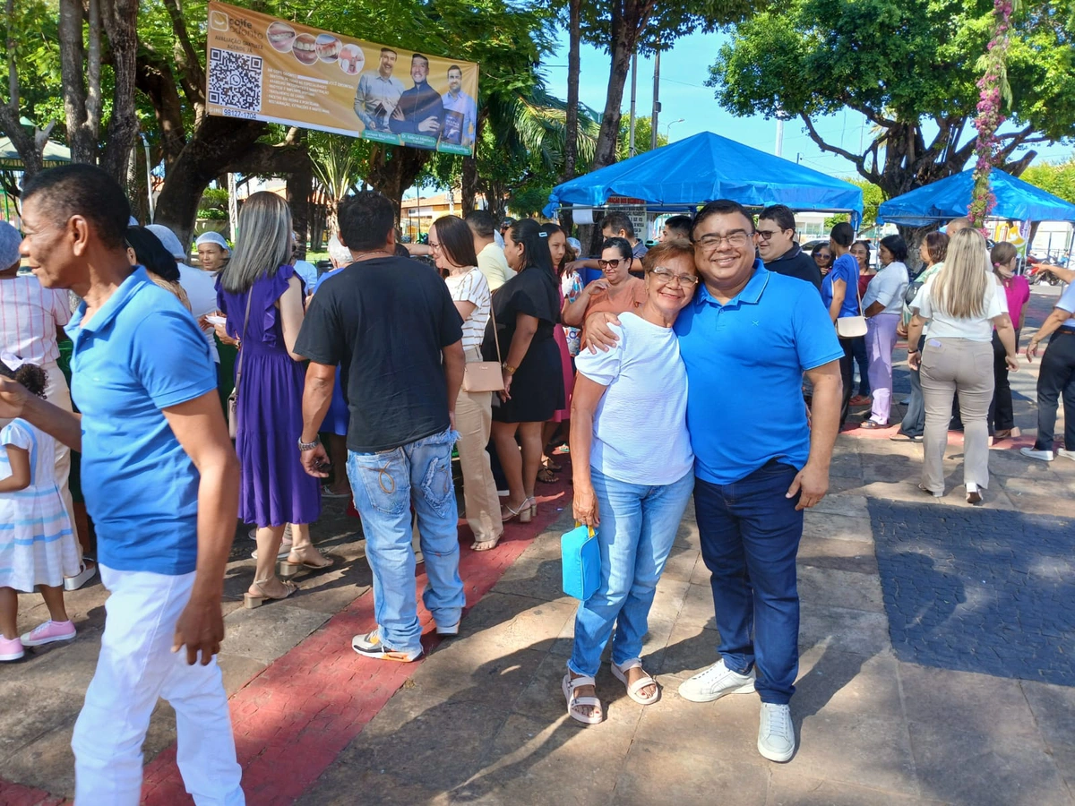 Fiéis reunidos em Esperantina