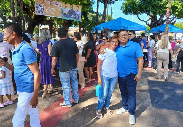Fiéis reunidos em Esperantina