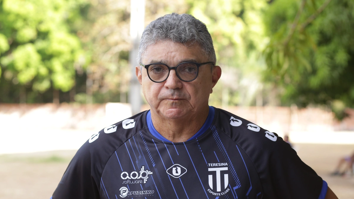 Flávio Araújo, técnico do Teresina