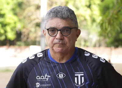 Flávio Araújo, técnico do Teresina