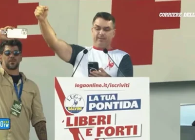 Flávio Bolsonaro em evento na Itália