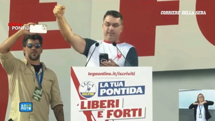 Flávio Bolsonaro em evento na Itália