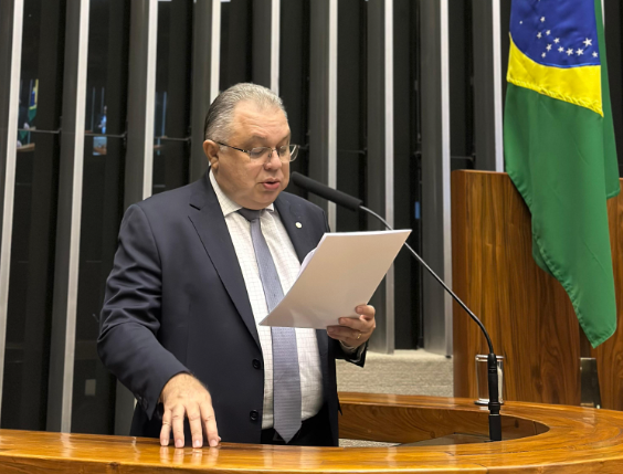 Florentino Neto apresenta relatório de projeto estratégico para o Programa Nacional de Alimentação Escolar