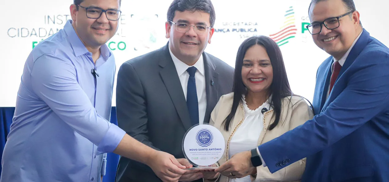Governador Rafael Fonteles entregou selo para a Prefeitura de Novo Santo Antônio
