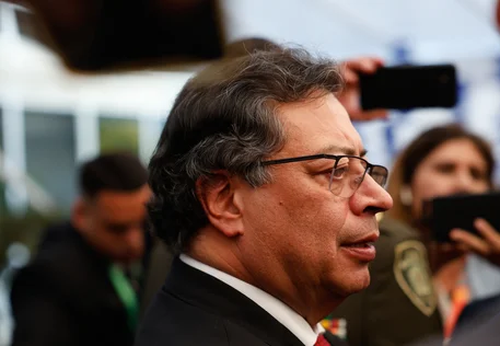 Gustavo Petro proíbe que novo presidente da Colômbia tome posse em base militar