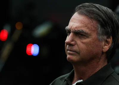 Jair Bolsonaro deixa hospital sob esquema de segurança
