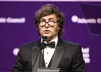 Javier Milei recebe prêmio em evento do Atlantic Council