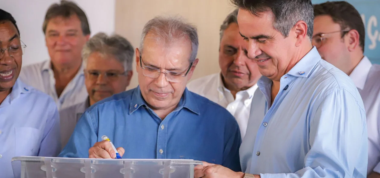 João Vicente Claudino assina ficha de filiação